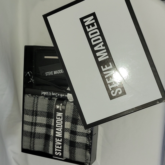 Scarf & Full Wallet Set - Picture 2 of 2